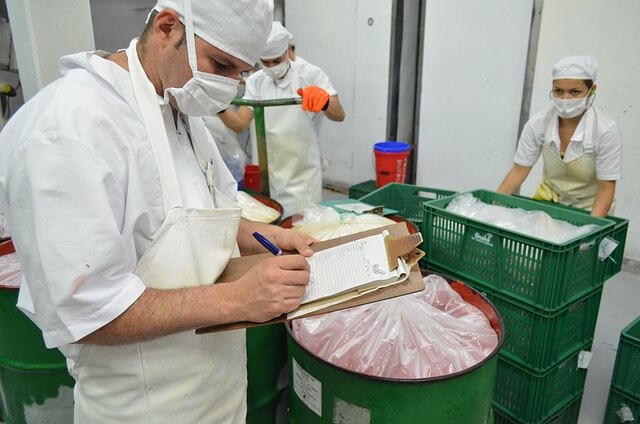  Industrias de Alimentos y Bebidas 